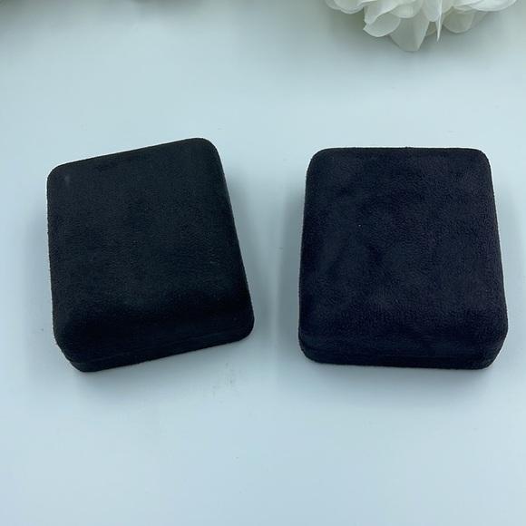 TIFFANY & Co Black Suede Earring Presentation Box - Picture 5 of 7